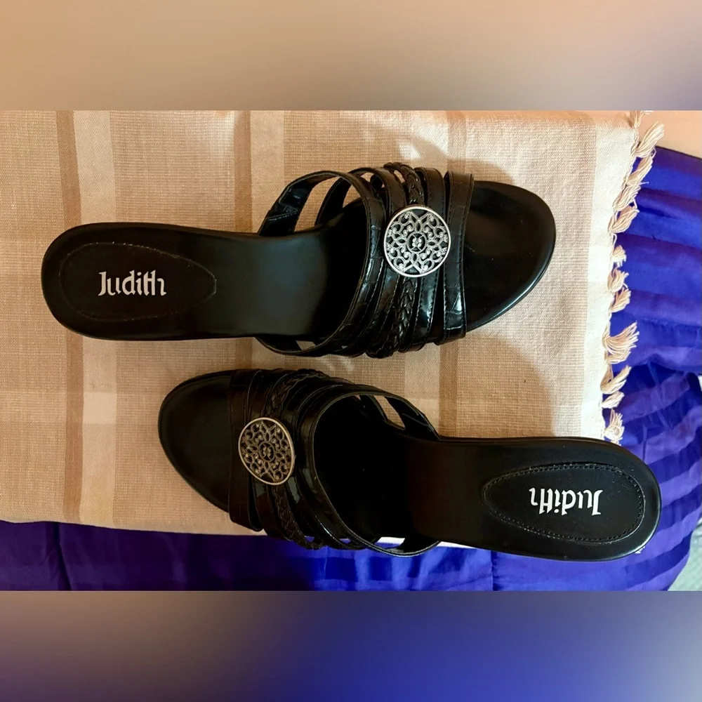 Judith Women's Strappy Black Slip on Block Heel Sandals Sz 9.5 Faux Leather. EUC - Picture 10 of 13
